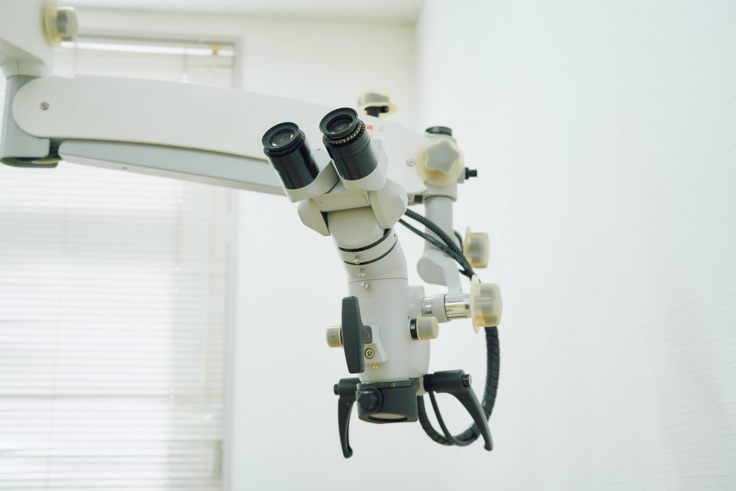 歯科用マイクロスコープ